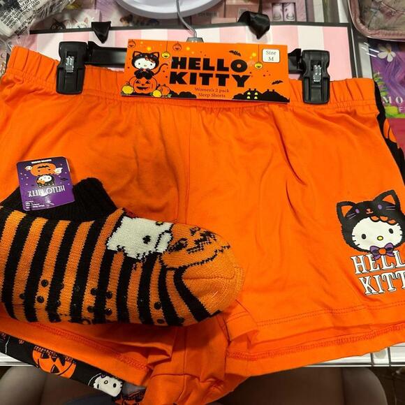 Hello Kitty Halloween Bundle - Picture 1 of 7